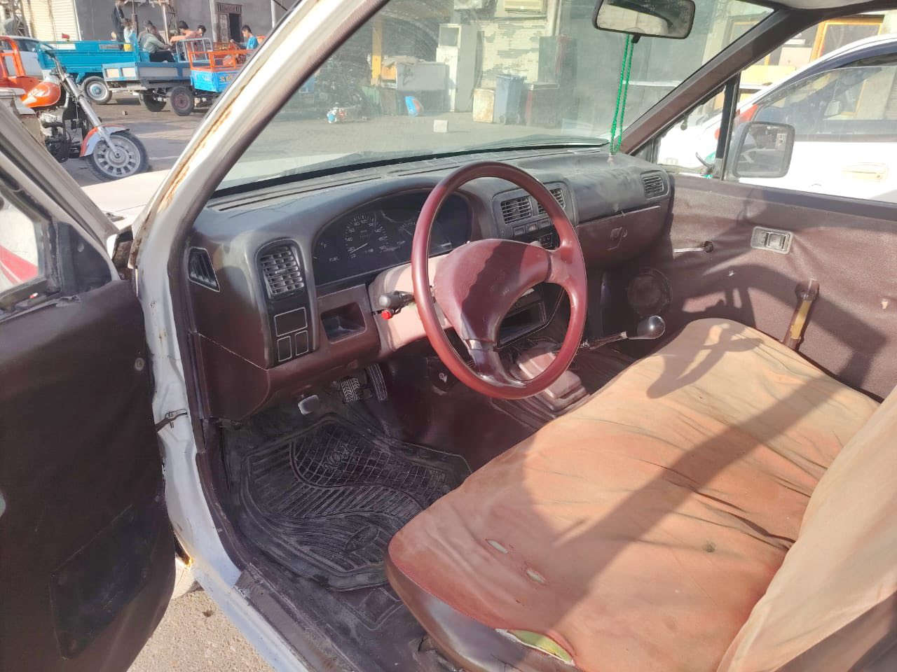 السلام عليكم بيكم مديل 95 سياره حلوه  البيع سعر 35 واني مكلف بنشر ***********  عنوان البصره حي شرطه
