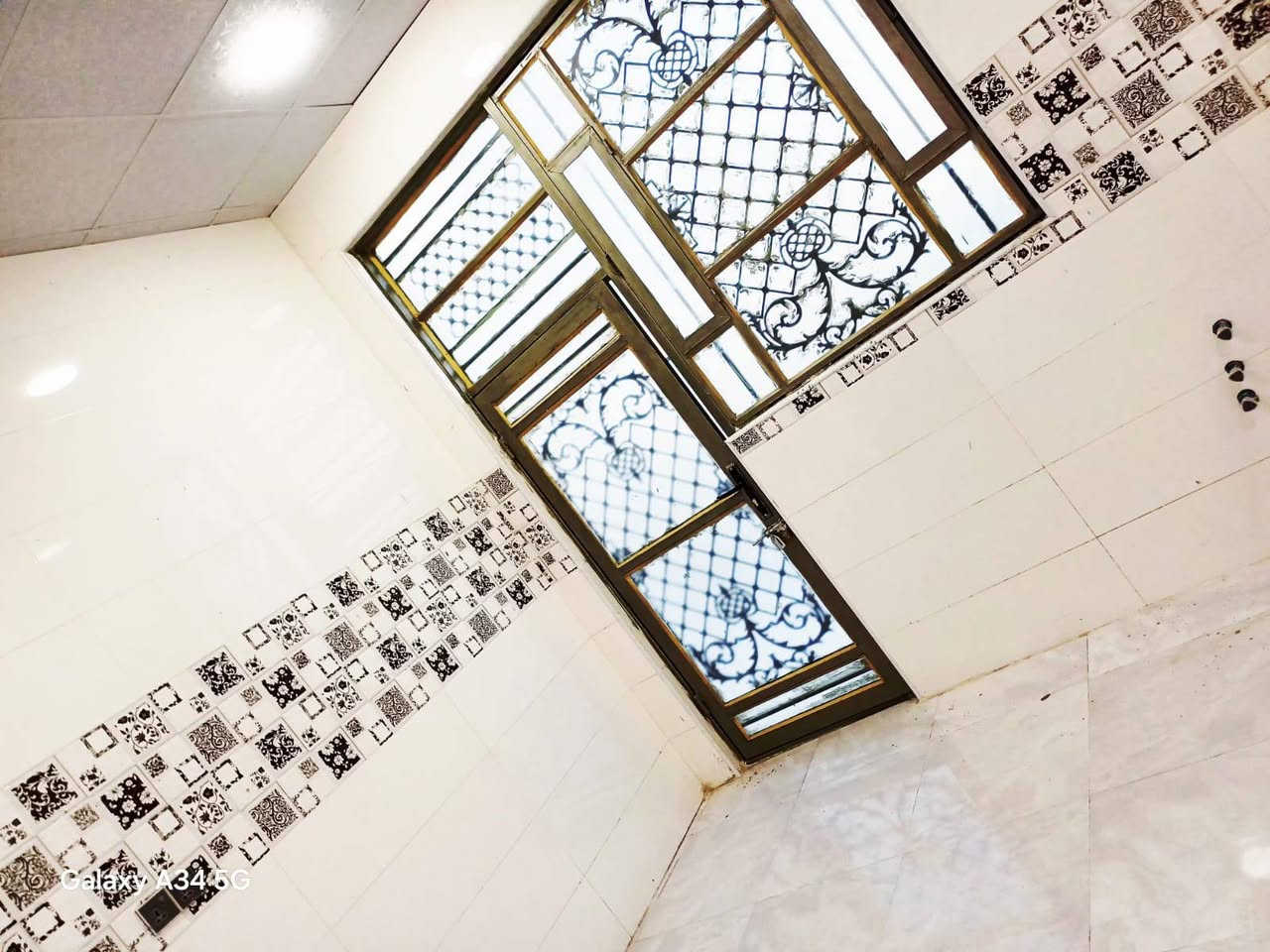 🔹الشـراي الفعلي يجي ويدلل
♦ الســـــــــعـــر 115

♦ العنــوان:شط العرب_الجزيرة 
      باب الهوى 
     ( قريب للسوگ وعرض الفرع 12م) 

♦ طابو صرف بأسم عراقي سند ٢٥

♦ التفاصيل : مساحة 200م بناء 
      مسلح غرفتين وصالة واستقبال
     ومطبخ وصحيات وكراج وحديقة

📞 للمزيــد ***********
