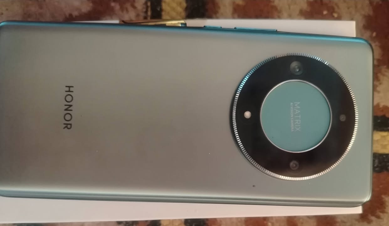 السلام عليكم عندي جهاز هونرx9b 5G ذاكره 256 العشواىي12 نضيف للبيع ويريد ويرسلني علي هذا رقم***********
