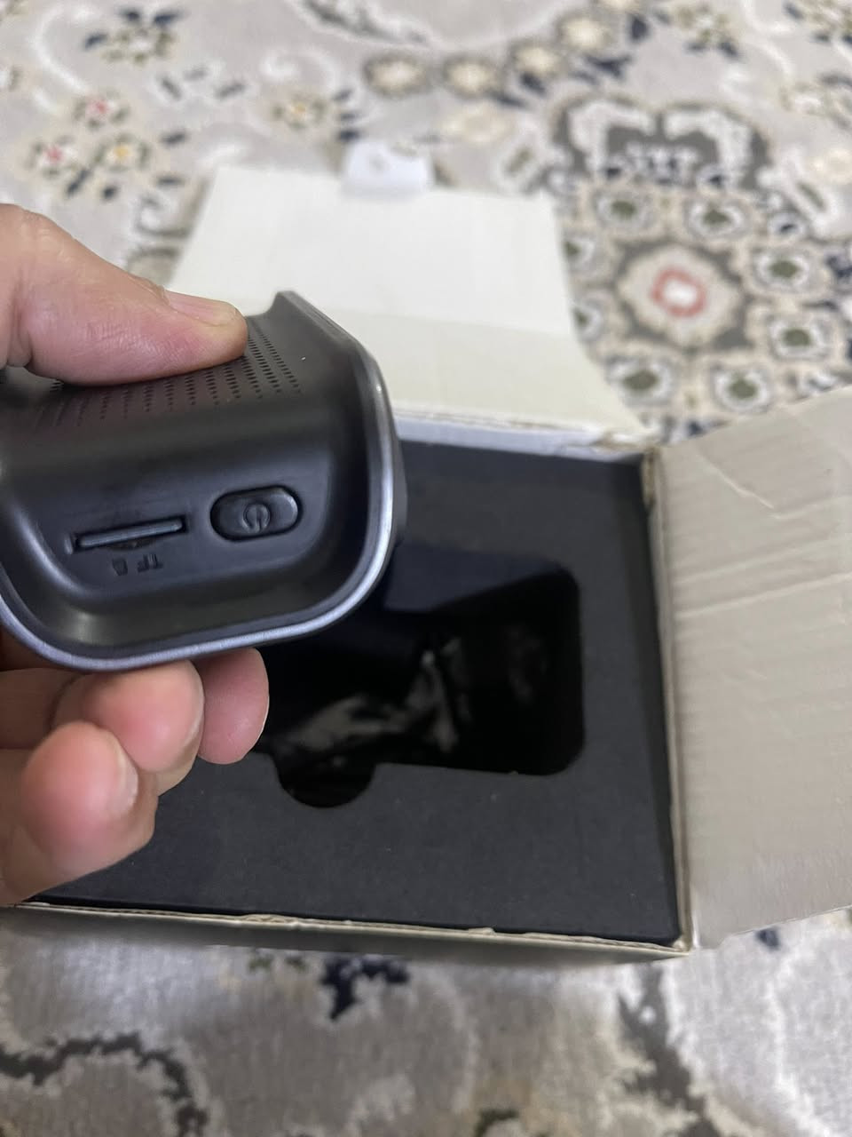 كاميرا داش كام 
EYO2
معروفه وعليها شرح في اليوتيوب 
دبل كاميرا امامي وخلفي 
كامله مع جميع ملحقاتها كيبل الشحن منفذ القداحه
كيبل ربط مع الكاميرا الخلفية 
رام (ميموري)64 ذاكرة 
مستعملة مدة سنه 
سعر الجديدة بين 60-70 
قيم وخلي سعرك بالتعليقات


**إذا كنت صاحب هذا الإعلان وتريد حذفه لأي سبب، رجاءا أرسل رسالة إلى الدعم الفني**