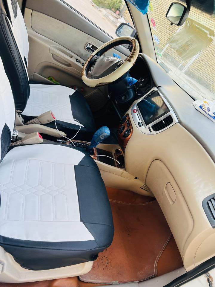 السلام عليكم كيا ريو مديل 2009 خليجيه مكينه 1600 لا تنقيص ولا تبخير شرط الفحص 
رقم نكليزي تحويل ثاني يوم السياره جاهزه عله آخر حبايه تبريد تخم تاير حداديه شاشه حديثه كاميرا بك  كله جديده السياره ما تخسر عليه اي شي للتوضيح السياره مصبوغه احزام السياره جاهزه مال جناي البياع شراي لا يتصل السعر (77$)وبيه مجال للستفسار  والتواصل اتصال او واتساب *********** 
المكان ((ناصريه مركز المدينه))
