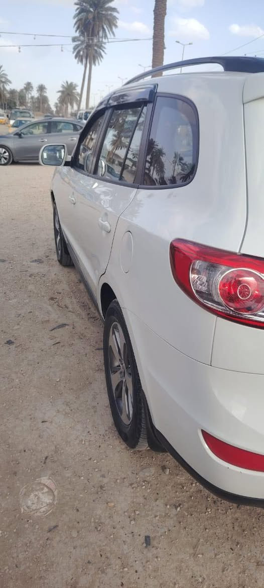 سلام عليكم سنتافي ٢٠١٢ للبيع والمراوس حسب القناعه شركه لعامة سيارة مكفولة من صبغ سيارة رقم أنبار إنكليزي معروفه مواصفات لشركة العامة بسمي سيارة مكانهة بغداد ابو غريب ستفسار اتصل ***********
