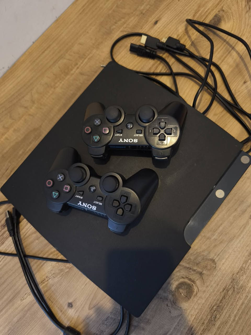 بلي 3 سلم مهكر
PS3 Slim
نظيف جدا
كامل الملحقات
جويستك عدد 2 + كيبل شحن + كيبل كهرباء + كيبل HD

يحتوي على 6 العاب
بيس 21
درايفر GTA V
Sniper elite 3
battlefield 3
سباق سيارات
The Toy story 3

السعر 115
العنوان : ميسان - الشبانه
للتواصل خاص او واتساب

***********
