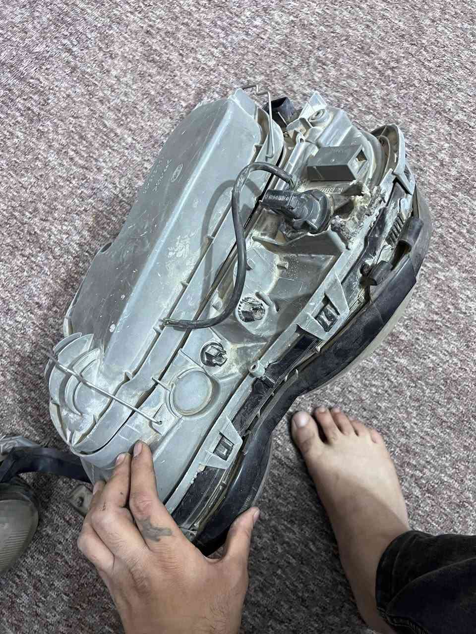 السلام عليكم
زوج لايتات نظيفات اصليات 
باب ام عيون نظيف حيل لون سلفر 
عينة كيلو متر تطابق حسب الرقم الي عدكم 
دز خاص وبيك خير ودلل او اتصل ***********
