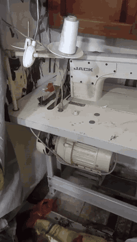 مكينه خياطه جاك الصناعية مع كافه أغراضها مجمده تجميد ثلج....سبب البيع ...