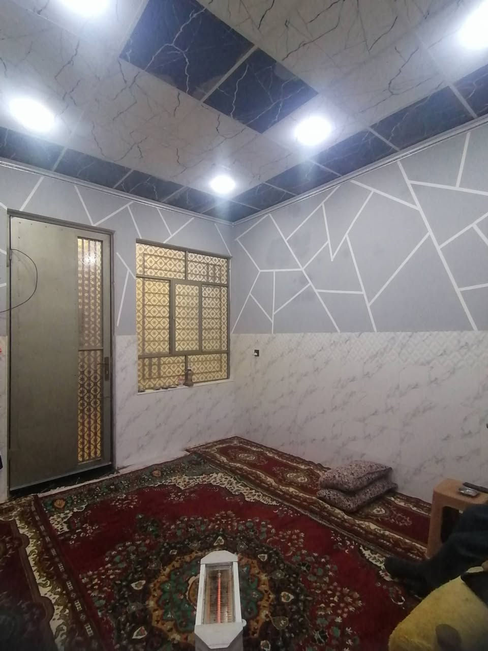 عندي بيت بحي الانتصار شارع 30 قرب أسواق حسام مساحه 110 غرفتين نوم وهول واستقبال ومطبخ مشتملات بيتونه سند 2025 بناء 2025 عالتبليط الجديد السعر 68 بي مجال للاستفسار الاتصال على الأرقام التاليه *********** بي واتساب كورك
***********
