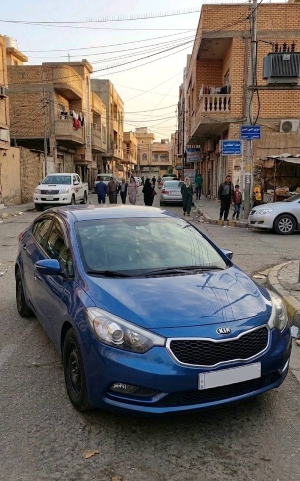 كيا فورتي 2015 - نظيفة جداً وبسعر مناسب 🚗
التفاصيل والمواصفات:
الموديل: 2015، صالون.
المحرك: 1800 CC، (دووش) بحالة ممتازة.
ناقل الحركة (الكير): جيد جداً.
اللون: أزرق مميز.
الرقم: ديالى (مشروع وطني)، تحويل مباشر وبأي مكان بالعراق.
حالة البدي (السيارة نظيفة وما متعوبة):
البدي نظيف جداً، السونار يقرأ تبديل جاملغ يسار لكن عند الفحص (فتح براغي فقط) يعني "ما متبدل".
باب السائق فيه (كلير) فقط للتجميل.
يوجد (بارد) وتعديل بسيط جداً في خشم البنيد.
صبغ في "الدوسة" جهة اليمين فقط.
الإضافات والخدمات:
التبريد: تبريد ثلج، تم تبديل المجموعة بالكامل والسيارة جاهزة للصيف.
المنظومة: مضاف لها منظومة غاز حديثة واقتصادية وتعمل بكفاءة عالية.
الحدادية: حدادية جديدة وتايرات نظيفة، السيارة "كشر ومحرك" جاهزة من كلشي.
المكان: بغداد.
للتواصل والاستفسار: ***********.