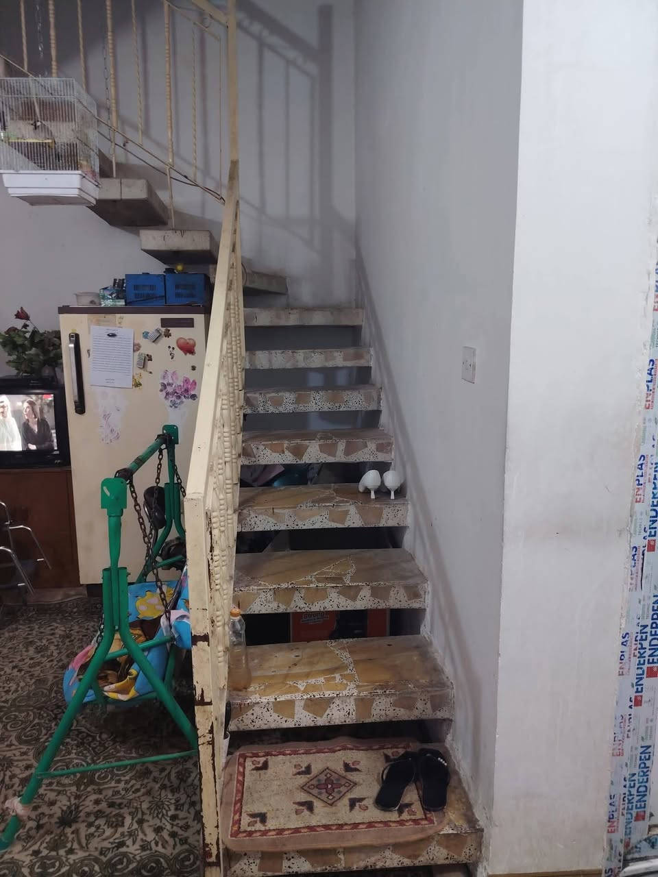 دار الإيجار طابقين موقع بستان حلو خلف المنزل مساحه 150 متر طابق الارضي غرف نوم وهول استقبال ومطبخ وصحيات وكراج وصحيات خارجيه
طابق ثاني غرف نوم
مبلغ الإيجار 600 مع مقدمه
مراجعه مكتب الأهرام لعقار والمقالات شارع 60قرب مجمع الضامن الطبي *********** بيه واتساب ***********
