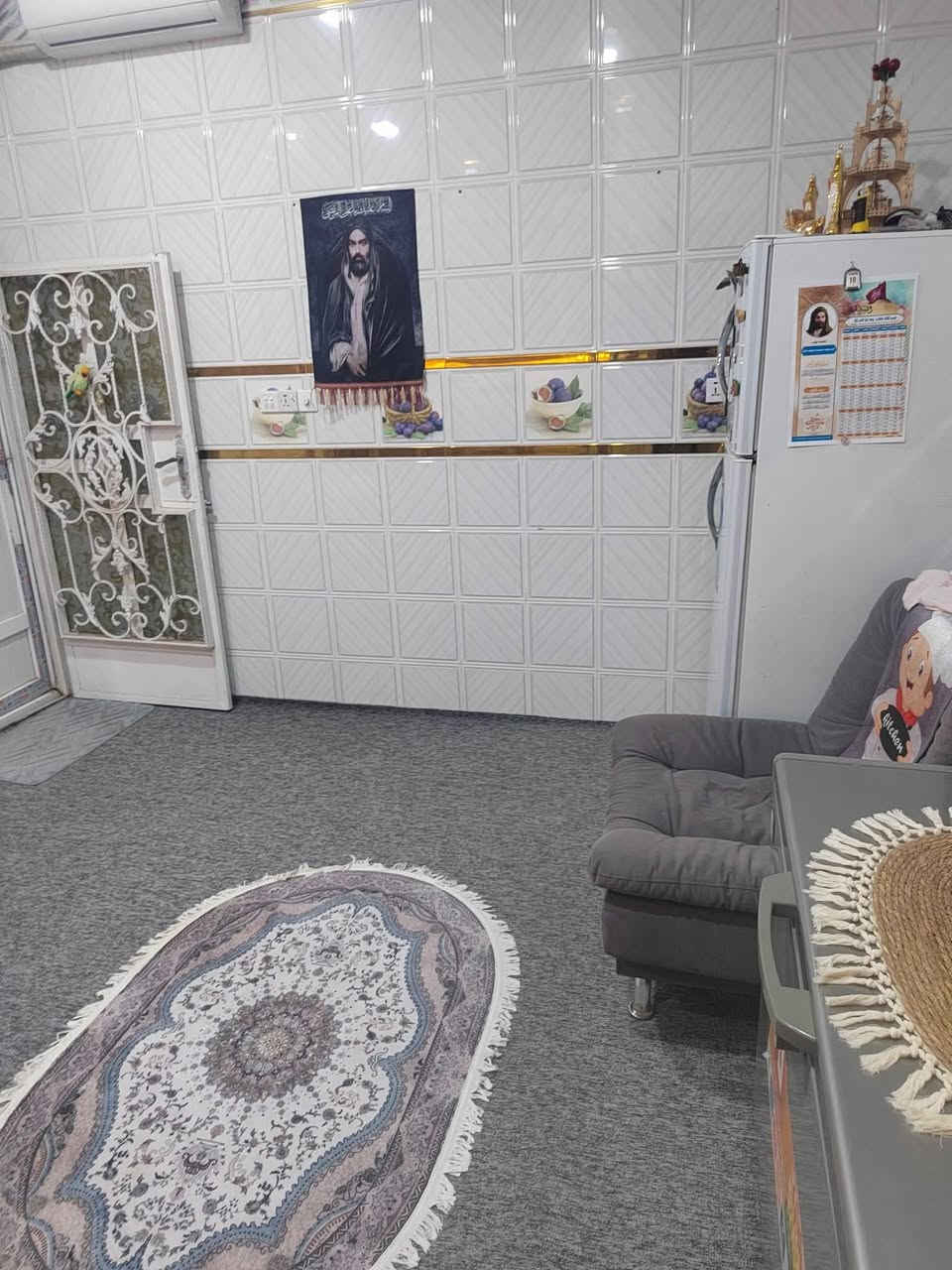 دار للبيع في حي الجمعيات قرب جامع الامام تاج الدين اول فرع المساحة 230م للاستفسار الاتصال على الرقم ***********
