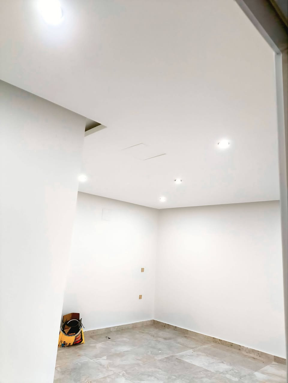 سلام عليكم
90C | ديكور & تصميم داخلي 👑

نحوّل الزاوية إلى فخامة تُحاكى ✨
تصاميم داخلية بطابع ملكي 🏛️
جبس بورد • إضاءة • صبغ • تشطيبات راقية 🎨💡
تفاصيل تُنفّذ بإتقان النخبة 🤍
📍 نخدم جميع محافظات العراق 🇮🇶

🦺
*********** واتس اب 
***********
