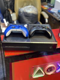 اكس بوكس وان فات نضافة 90/100 هارد 500  كامل ملحقات  السعر 110 الف اوب...