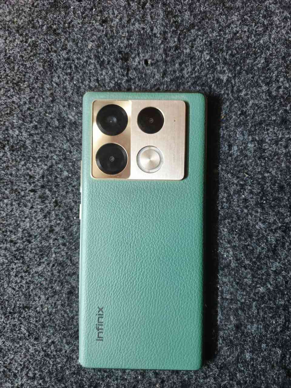 السلام عليكم عيني المايشتري لا يراسل ولا يتعبني 
جهاز انفنكس نوت 40برو 5Gمساحة 256رام 12+12بطارية 5000الجهاز ما بي شي بس الجامه بل شاشه مكسوره الجهاز شغال وشرط ما مفتوح السعر 190الف العنوان موصل الجانب الايمن موصل جديده***********
