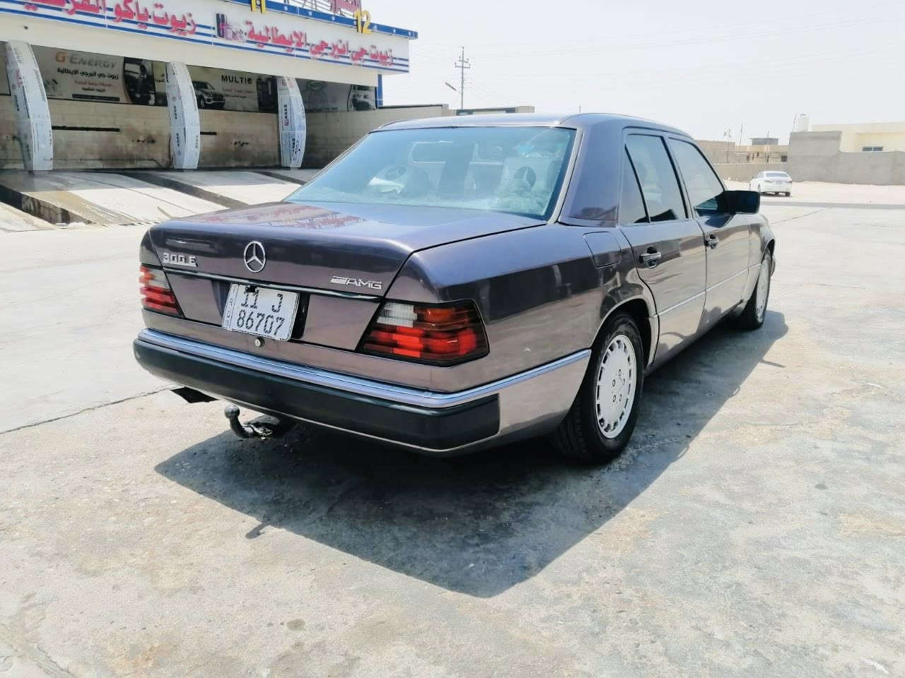 بسم الله 
سلام عليكم 
قره المنشور ونتصل 
للبيع مارسدس دب الون ميز  بنفسجي مديل 91 
رقم بغداد نكليزي بسمي تحويل مباشر 
والهزة جديده 
 مكينه  250  
كير  اكسن حداده تاير تخم كفاله 
منضومت صوت مسجل جديده توه شادها هيه والدمام وشاشه وكامره خلفيه بك 
تنته شغاله 
السيارة مابيه نقص كلشي شغال ماذب ربع عليها   
السعر 80 وبيها مجال 
مكان السيارة البصرة / الدير 
اني مكلف بل نشر  ومن الله توفيق 
رقم الهاتف *********** واتساب @إشارة محمد الخفاجي
