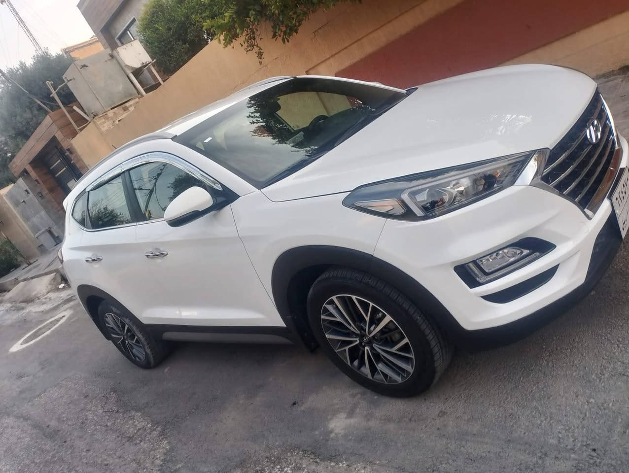 السلام عليكم توكسن للبيع موديل 2020 
ماشية 114 الف كيلو
بارد بسيط بالبوند
والباقي مكفول
السعر 190 وبيها مجال
***********
*********** واتساب
