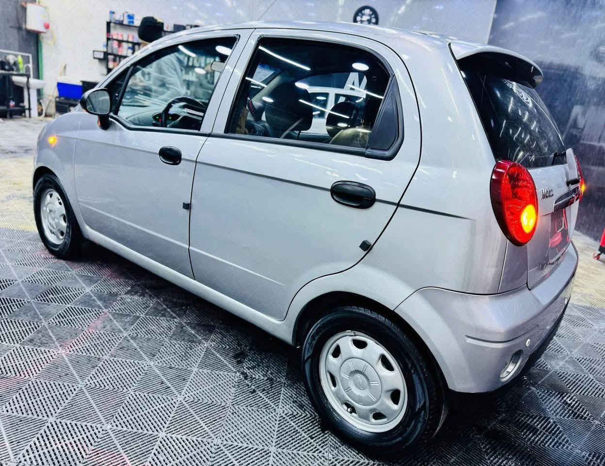 سبارك 2007 كوري ارغب حجم بل سبارك اغراضها بلاش 
للبيع 
السيارة كير توماتيك 
المحرك والكير جديد 
محرك 3
بيها كوبون بانزين 
بيها شاشة وكاميرا 
تبريد شغال 
كهربائيات كلها شغال 
باتري جديد 
الجام مال شركة جديد 
صبغ بيها دائر الخلفي بيها نص دوسا صبغ
بدون دواخل 
خارج وداخل جديد 
السعر 62$
صاحبها بنت شرط التحويل 
السيارة  رقم نينوى مسطره سنويه لي 2030 
للاستفسار
***********
***********
ملاحضه مكلف بالنشر اقرا التفاصيل زين وخابر.
