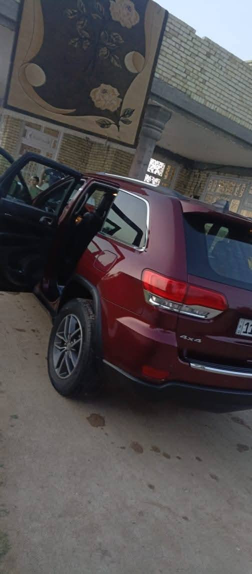 السلام عليكم جيب موديل 2018 حادثها فقط بنيد وبيها صبغ بالحافات مال الجاملغات الاماميه والباب  بي كلير من امريكا كير محرك حداديه كفاله  السعر ٢١٥ ‏‪***********‬‏
