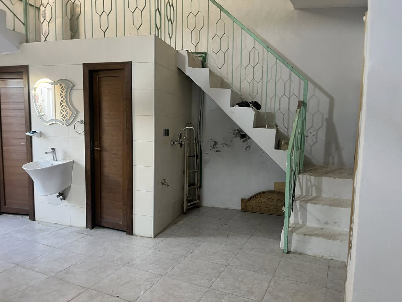 للبيع مشتمل حجة اخو الجديد 

المساحة ٥٢ متر 

الموقع - قرب شارع بنت الحسن - مجاور سوق المسقف

السعر ٣٨ مليون 

المشتمل ترميم جديد 

١- غرفه نوم 
صاله 
استقبال 
صحيات 
السقف ديكور وشيلمان 
سيراميك جداري وارضي 

*********** - ***********
 -
