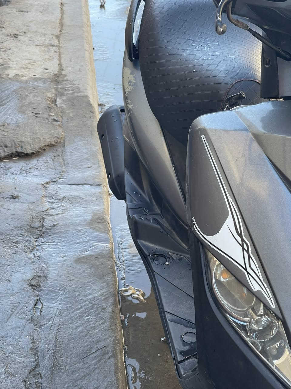 سلام عليكم دراجه ثعلب لبيع دراجه كلش نضيفه بل نسبه لمكينه برغي مامفتوح بيها جيب وياك فيتر وافحص كفراتها كلها ختم واحد دراجه مابيه اي نقص سعر وتفاصيل خاص او عل ***********
