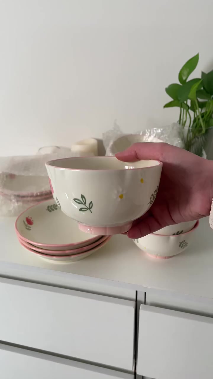 مرحبا عندي كارتون اغراض مطبخ ما مستخدمة ابد سعر الكارتون 35 الف والتوصيل مجاني الكاسات كل شكل بيها كم وحدة يعني مو وحدة فقط كل القطع بالصور بيهن عدد مو وحدة يعني للاستفسار دايركت


**إذا كنت صاحب هذا الإعلان وتريد حذفه لأي سبب، رجاءا أرسل رسالة إلى الدعم الفني**