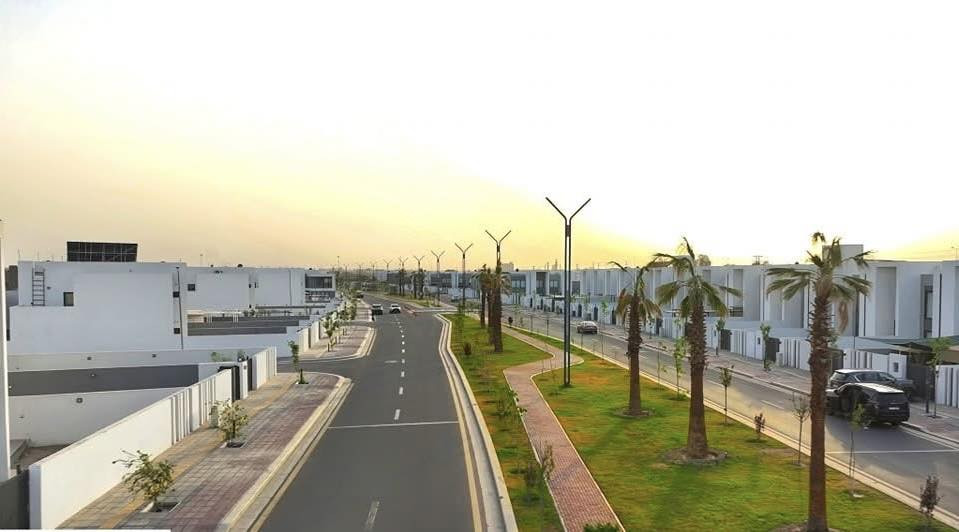 "عروض مميزة داخل بدور بغداد "

- فيلا للبيع 300 متر بوليفارد بدور بغداد ركن 5 نوم بسعر 690 مليون بي دفعة اخيرة 111 مليون تسدد خلال سنة تنزل من السعر الكلي

- دار للبيع 200 متر طابقين 4 نوم استلام قريب الشهر 4 بسعر 530 مليون كاش 

- دار للبيع 200 متر طابقين 4 نوم كاردن استلام قريب شهر 4 بي قرض 112 مليون بسعر 565 مليون 

- دار للبيع 400 متر هيلز بدور بغداد مؤثث كامل مع جلسات داخلية بسعر مليار و75 مليون بي قرض 75 مليون 

- دار للبيع 268 متر ركن على شارعين 16 هيلز بدور بغداد مؤثث كامل موقع ذهبي سعر 600 مليون كاش 

- فيلا للبيع vip 250 متر استلام قريب بسعر 720 مليون كاش 

- فيلا للبيع vip 430 متر ركن استلام النصف الثاني من السنة بسعر مليار و200 بي مجال 

* نستقبل جميع عروضكم للبيع او الاجار داخل بدور وجميع المجمعات 

للتواصل الاتصال بالرقم 
(***********)
