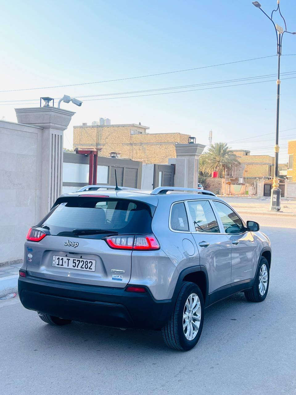 السلام عليكم ورحمة الله وبركاته.                             جيب بزون 2019 بغداد حره بسمي سنويه جديده وهزه جديد 
وارد امريكي حادث بنيد وجاملغ صبغ فقط صوره الحادث بل منشور باقي كفاله عام سياره جديده استخدام شخصي ماشيه 40 الف  سبيره مانزل بوضع شركه بعده  مكينه  4سلندر  مامفتوح موصفات حلوه نص فول السعر 129 وبيه مجال الشراي يتصل وبيه خير ويدلل 
مكاني ناصريه مركز                                                   اللاًستفسار اتصل. ***********
