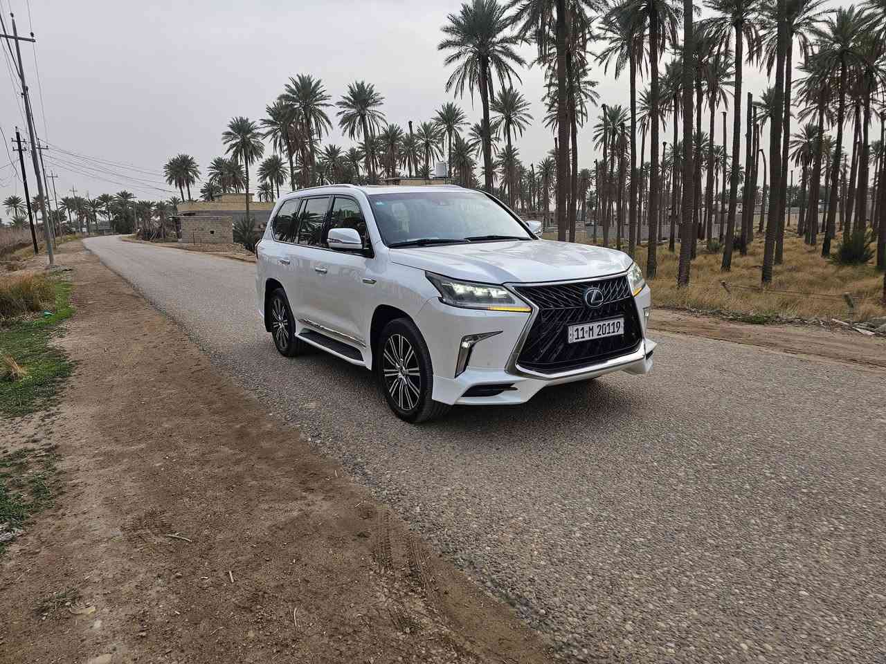 سلام عليكم عندي سياره البيع لكزز موديل 2018 رقم بغداد دولي جديده سياره وحلوه فول موصفات تحويل مباشر سياره بريم عنوان بغداد ولشراي يتصل على *********** السعر610 وبيه مجال لطيبين
