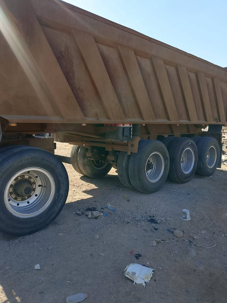 سكانيه عكرب للبيع موديل 2017 جديده جاهزه للشغل تخم تايير سياره كبل للتحميل جاهزه مانقصها شي ومقطوره جديده تفصال جديد ***********
