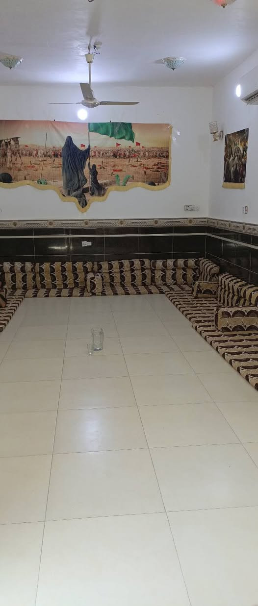 سلام عليكم
على بركه الله
بيت زراعي يحتوي على اربع غرف وصاله 11في 4 + دوانيه 8 في 4 الغرف 3ونص في 5 ونص ومطبخ بارد3 في4 ومطبخ حار 3ونص في3 صحيات داخليه وخارجيه +ترك حرف L كونكريت مسلح وبناء طابوق حديث  وكراج سياره كبير  سراميك بورسلين ارضيه وجداري يبعد عن شارع التبليط 30 متر فرعي العنوان غراف طريق الحمزه مجاور سيد مرتضى جعفر باقي التفاصيل عبر الهاتف *********** مساحه البيت 340متر
