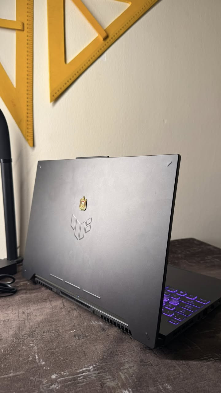 للبيع جهاز ASUS TUF Gaming F15 بمواصفات قوية جداً من الأجيال الحديثة، الجهاز غني عن التعريف في الألعاب الثقيلة، المونتاج، والهندسة.
المواصفات:

 : ASUS TUF Gaming F15 
 CPU: Intel Core i7-13620H الجيل الثالث عشر 
GPU: Nvidia GeForce RTX 4050 
 RAM: 16GB DDR5 
  Storage: 512GB NVMe M.2 SSD.
  الشاشة: 15.6 بوصة FHD بتردد 144Hz 
  الكيبورد: لوحة مفاتيح كاملة مضيئة RGB بتأثيرات مميزة (تتحكم بها من برنامج الجهاز)

جديد بعده جلخ واحدمابي كامل ملحقات (شاحن الاصلي+كارتوب يشبه الحنطه ويه النايلونات مالته )

مكانه موصل 
السعر 1280
للتواصل ومعلومات أڪــثر ***********
