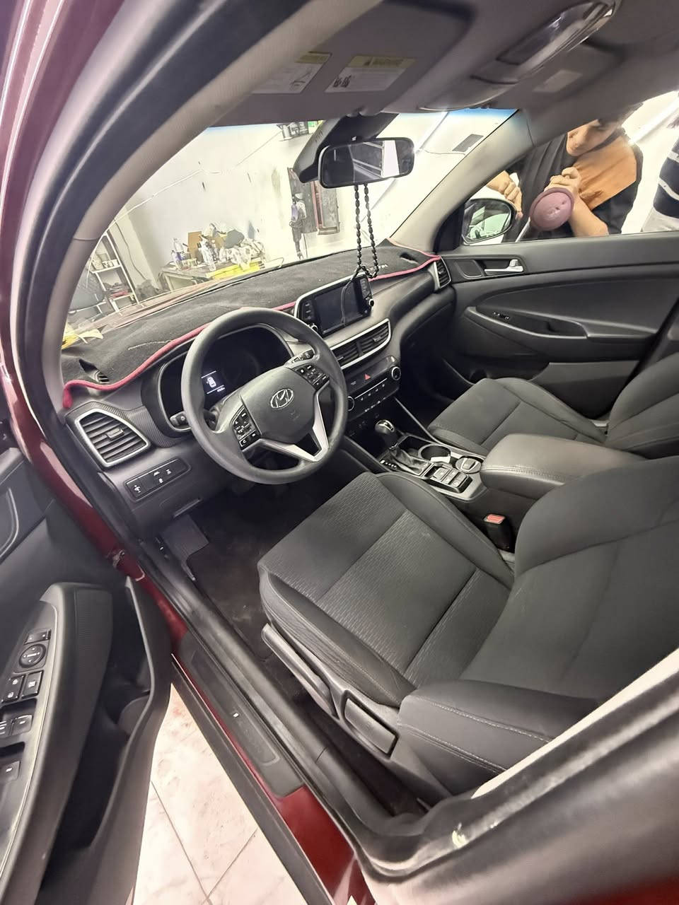 السلام عليكم للبيع او المراوس
توسان موديل2019 فئه sel  مواصفاتهه العاديه
رقمهه بغداد بأسمي مشروع وطني الجديد السياره 
ماشيه49الف حادثهه مبدل البنيد والجاملغ مصبوغ بدون كص السياره فقط تصليح اللغد الايسر والشاصي الايسر 
السياره جاهزه من كلشي مناقصهه برغي صدر تايرات كله جديد ادامه جديده 
مكانهه بغداد الزعفرانيه ***********
سعرهه 160وبيهه مجال
