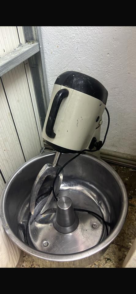 أسلام عليكم غراض مطعم جاهزه للبيع ستعمال قليل مكان ميسان للتواصل ***********
