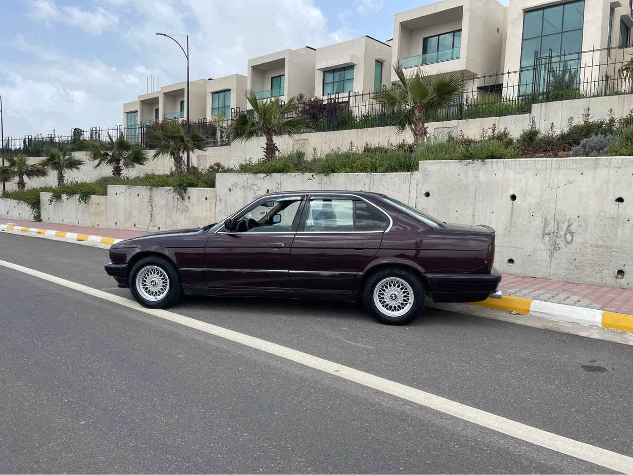 BMW.       520.        1991.  
گێرعادی 
تەبرید لەسەر سویچ 
دووجام كارەبا 
لایت ئەلقە
لایت زینۆن 
بەشەرتی گێرو مەكینە 
تەحولی و غرامە بەشەرت 
رەقەموو سەنەوی تا ٢٠٣٠ تازەیە 
دەعامی بۆ دەعامی بەشەرت 
یەك ٢٥٠ دینار مەسرەفی تیانیە بەشەرت 
سعری 53 گەڵاو معامەلەیەكی كەم 
*********** السليمانية, العراق
