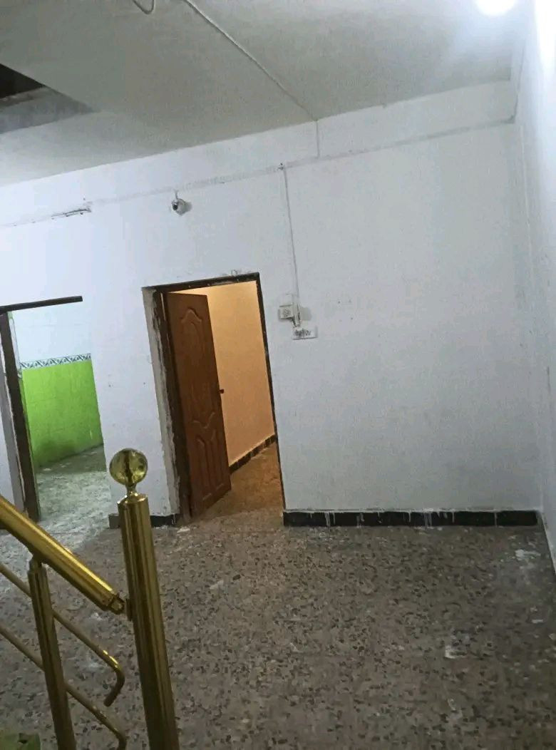 اللهم صلِّ على محمد وآل محمد 🌿
🏠 بيت للبيع
بيت بمساحة 110م نظيف وجاهز للسكن (فارغ حالياً) ✨
✨ التفاصيل: 🛋️ غرفة خطار
🛋️ صالة (هول) 🏡
🍳 مطبخ
🚪 صالة
🛏️ غرفة نوم
🚿 صحيات داخلية خارجية 
📄 طابو زراعي 📜
📍 العنوان: حلة كراغول – شارع الكبان، مقابل صيدلية الصفا سابقاً 📍
📞 واتساب: *********** 📲
