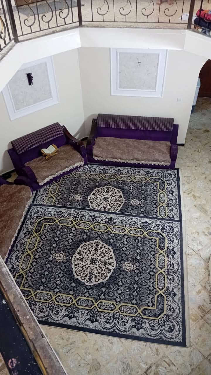 دار للبيع …….مقابل المنتزه سكينة
طابو صرف 
مساحة 360 م واجهه 12 نزال 30 
الطابق الارضي يحتوي على 2 غرف نوم +2 مناور +صحيات 
صحيات منعزلة مطبخ حار و بارد استقبال واسعة جداً مع صحياتها كراج واسع يشيل 3 سيارات
حديقة تقريباً 70م حديقة اخرى خارجية + تشجير كبال البيت 
الطابق الثاني 4 غرف نوم كبيرات + مخزن و بيتونه السعر المطلوب 670 بيه مجال 
للأستفسار اتصل على الرقم ***********
