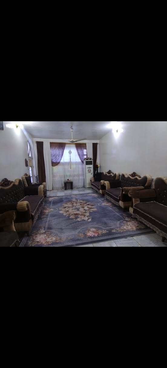 السلام اعليكم
   
بيت مساحتة ٢٠٠ م للبيع قاطين طابو صرف زراعي  سند 25 
لعنوان الماجدية خلف مرقد سيد جميل
البيت متكون من طرمة وصحيات خارجية وداخلية 
مع استقبال الطول 8 والعرض 4.5 
ويحتوي على مطابخ ثنين
ويحتوي علئ صالة كبيرة 
ويحتوي علئ 5 غرف من ضمنهن غرفة كبيرة 8 في 4.5 سويت وبعض التفاصيل ع لترويج معاملة تطويب البيت   لسعر 135 وبي مجال
 ملاحضة كهربائي وماء ومجاري وتبليط كلهن جديد
ملاحضة رصيف ١٠ في ١٠ من ضمن لبيت  
 *********** 
***********
