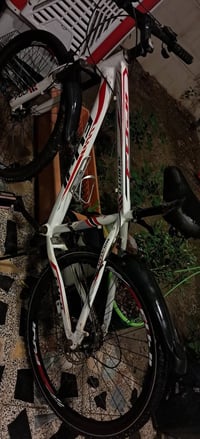 دراجة هوائية Fuji اليابانية مابيها اي نقص الشعب بغداد ٧٥ الف بيها مجال...