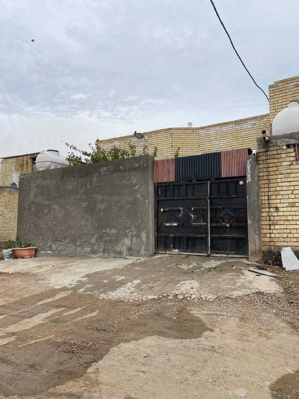 اسلام عليكم بيت 200 متر الشعله الدوانم نهايت بيت موزان قرب شارع 100 متكون من 3مناور غرفتين نوم صاله ومطبخ وحولي وحمامين سيراميك السعر 110البيت بنا 2024 جديد رقم التليفون ***********
