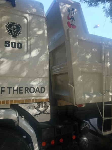 السلام عليكم  للبيع اسكانيا سكس موديل ٩٢ شاصي اصل قلاب رقم بصره انكليزي عنوان بغداد للاستفسار على الرقم ***********
