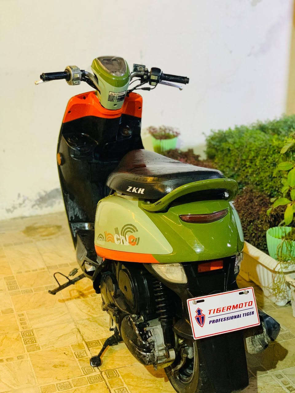 ماكس بوليسي شغالة سلف وهندر 
السعر/400 وبيها مجال لشراي 
للاستفسار/***********
