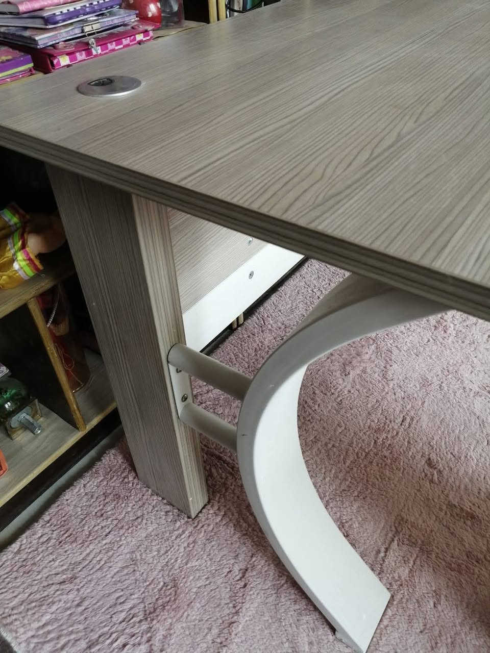 السلام عليكم
ميز مكتبي اخو الجديد السعر 120 الف 
***********
***********
