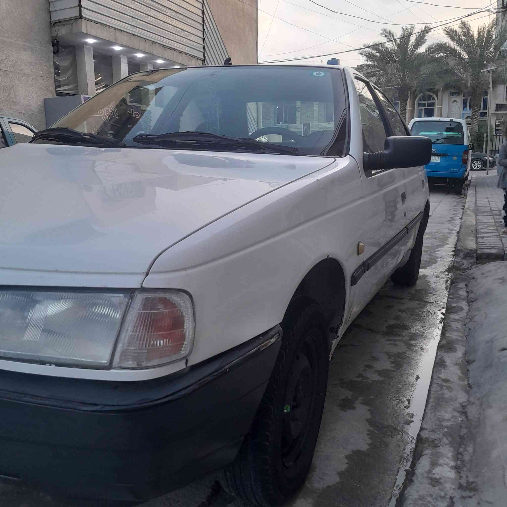 السلام عليكم ورحمة الله وبركاته
من رخصة مدير الكروب المحترم 
بيجو روى 2009 باسمي هزة ما ساقطة شرط تحويل ثاني يوم
سيارة تبريد شغال تدفئة شغالة
تخم تاير جديد باتري جديد حداديه جديده السياره جاهزه وخير من الله بيها ملاحظات بسيطة السعر 30 وبيها مجال بسيط العنوان بغداد الشرطة الخامسة قرب جامع الكبيسي 
للإستفسار ***********
متواجد واتساب عل فيس غير متواجد
