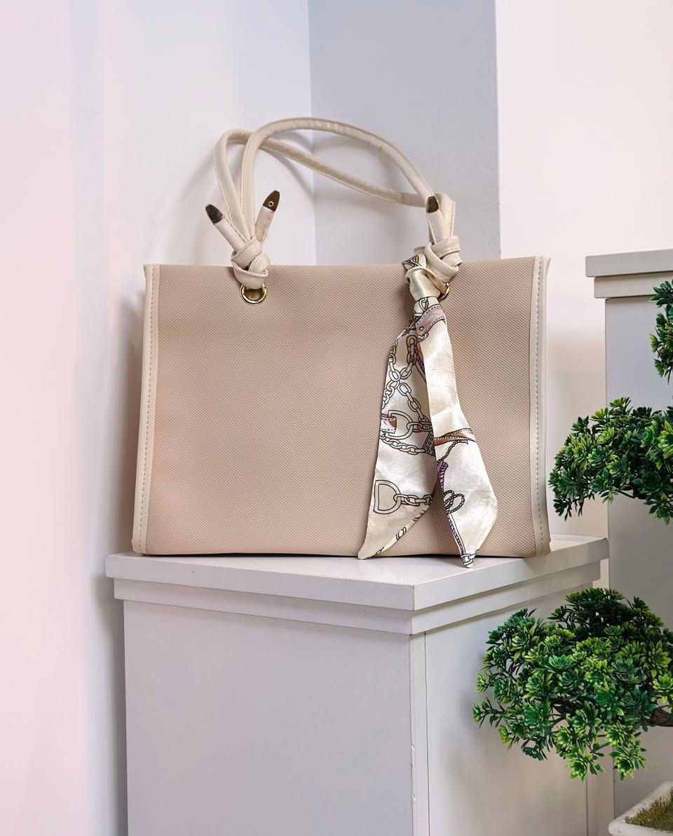 جنط نسائي 
سعر المفرد 10 آلاف دينار
سعر الدرزن 84 ألف دينار
قياس 23 × 33 سم 
واتس اب :***********
واتس اب :***********
