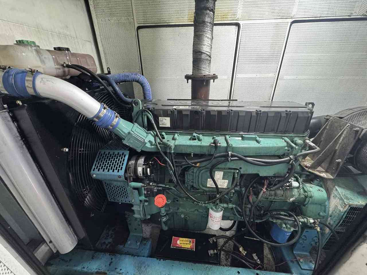 ١٢٤١ ڤاڵڤۆ
٤٠٠ کیڤی
نەکراوەتەوە 
سعر ١٤٠ ورقە و مجال
سلێمانی
***********
