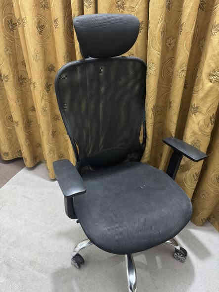 عندي 6 كراسي مكتبي هايدروليك 
نظام هايدروليكي صعود نزول
نظام سحب تجوات يد صعود نزول
نظام نفخ المقعد
سلايت تجوات

جدد ونضيفات كلش
الي يريدهن كلهن ابيعهن 
والي يريد مفرد ابيع كذلك

للتواصل واتساب / اتصال

***********
