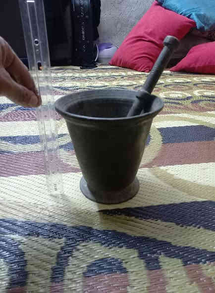 هاون قديم للبيع
طول الهاون 17 سنتيم 
طول اليده 28 سنتيم 
سعره  ، 150 الف 
العنوان بغداد مدينة الصدر الحبيبيه 
وتساب ***********
