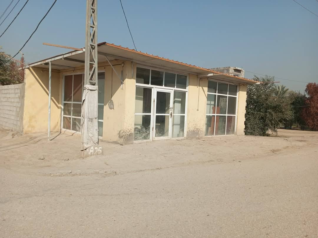 دونم للبيع + بيت مساحه البناء 350  المكان كربلاء البراهيمية قريب شارع الرابط ركن تبليط للباب مكون من 
غرف نوم 3 قياس 6  في  4 
مطبخ 4 في 4
صاله 14 في 5 
استقبل 10 في 5 
صحيات داخليه وخارجيه  حدائق وكراج  يتسع 3 سيارات 

للاستفسار اكثر الاتصال عله الارقام 
***********  ابو علاء 
*********** عباس
