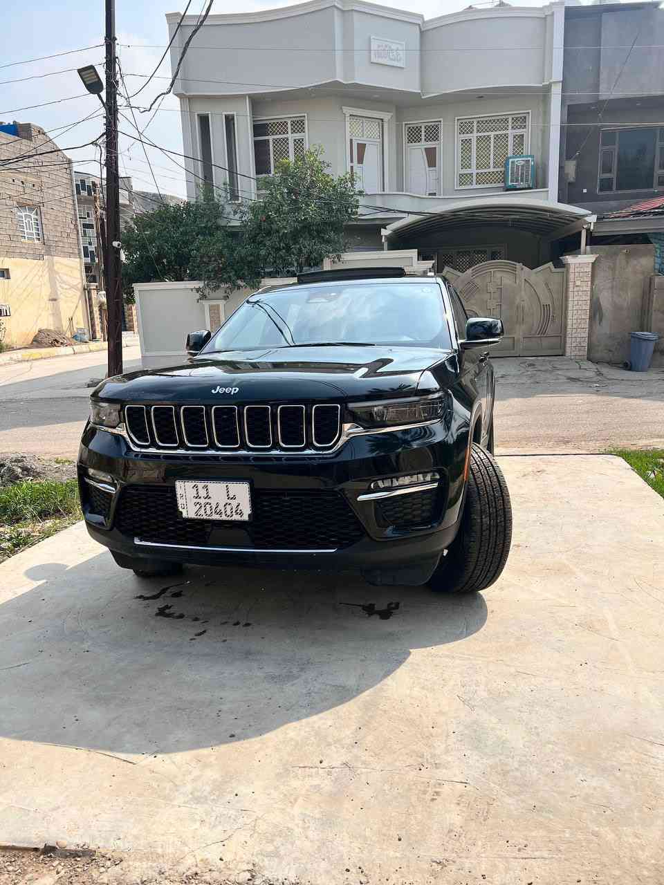 السلام عليكم ✋
جيب جراند شيروكي 4xe للبيع 🇺🇸
موديل: 2024 📅
الحادث: بسيط جدًا 🔧
المحرك: 2000 تيربو + هايبرد + كهرباء (Plug-in) ⚡
الترقيم: جديد بغداد 🏷️

المواصفات:

 • تشغيل عن بُعد 🎮
 • دمام خلفي 🚘
 • فتحة سقف بانوراما 🌤️

صور الحادث مرفقة بالمنشور 🖼️
السيارة جاهزة وخير من الله ✅

العنوان: ديالى – بعقوبة 📍
للاستفسار: *********** 📞
السعر: 295 ورقة �
