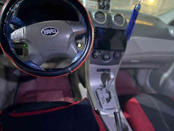 السلام عليكم للبيع  G3 / BYD موديل 2013 جاهزه من كلشي كهربائيات بلادي حداديه جديده عله ايدي مبدلهن + تخم تاير جديد + باتري جديد  رقم بغداد انكليزي سنويه جديده بسمي هزه جديده تحويل ثاني يوم
بيها رش صبغ بالبنيد والجاملغ + باب جهه اليمنه مبدل 
السعر 58$ وبيها مجال حك الجيه 
للاستفسار اكثر اتصل على الرقم ( *********** ) متوفر واتساب
