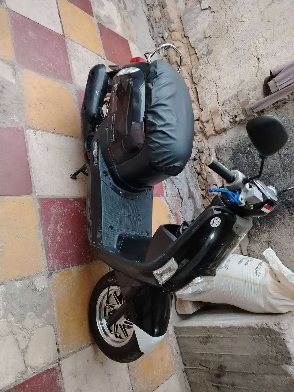 السلام عليكم دراجه للبيع سعر 650 وبيها مجال للطيبين مكان الدراجه النجف الاشرف حي العسكري دراجه ما مفتوحه دراجه نظيفه موديل 2009 دراجه نقرستي فندور كهربائيات كلها شغاله اربع عشائر هاي ناصي لا يزنون***********
