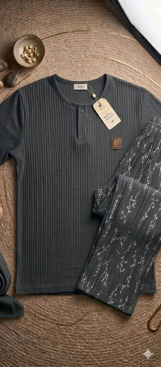 تراك نسائي مشجر 
الخامة كريش الاصلية
***********
توصيل الف
 ( 4 الوان ) 
قياساته (,3XL, L , Xl , XXl )
